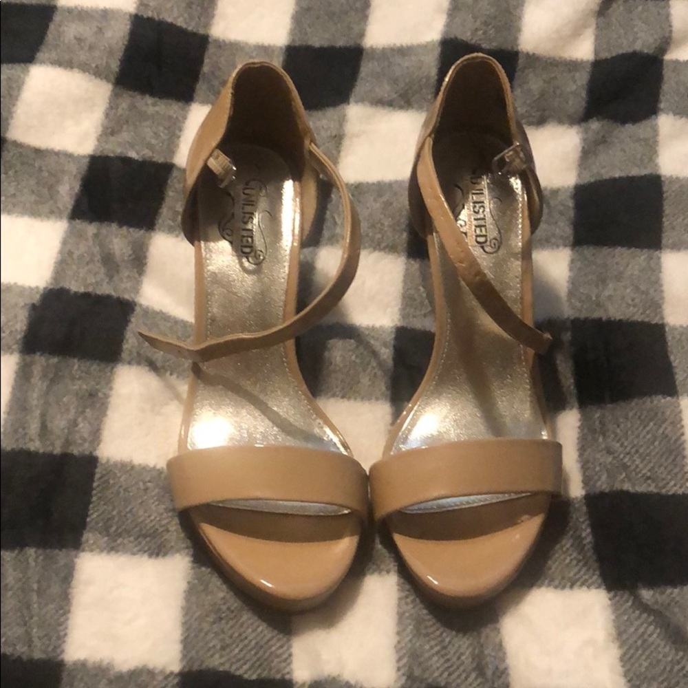 Tan 4in open toe heel.